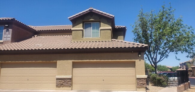 Building Photo - 6868 Sky Pointe Dr