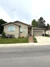 Building Photo - 24 Reeders Village Dr
