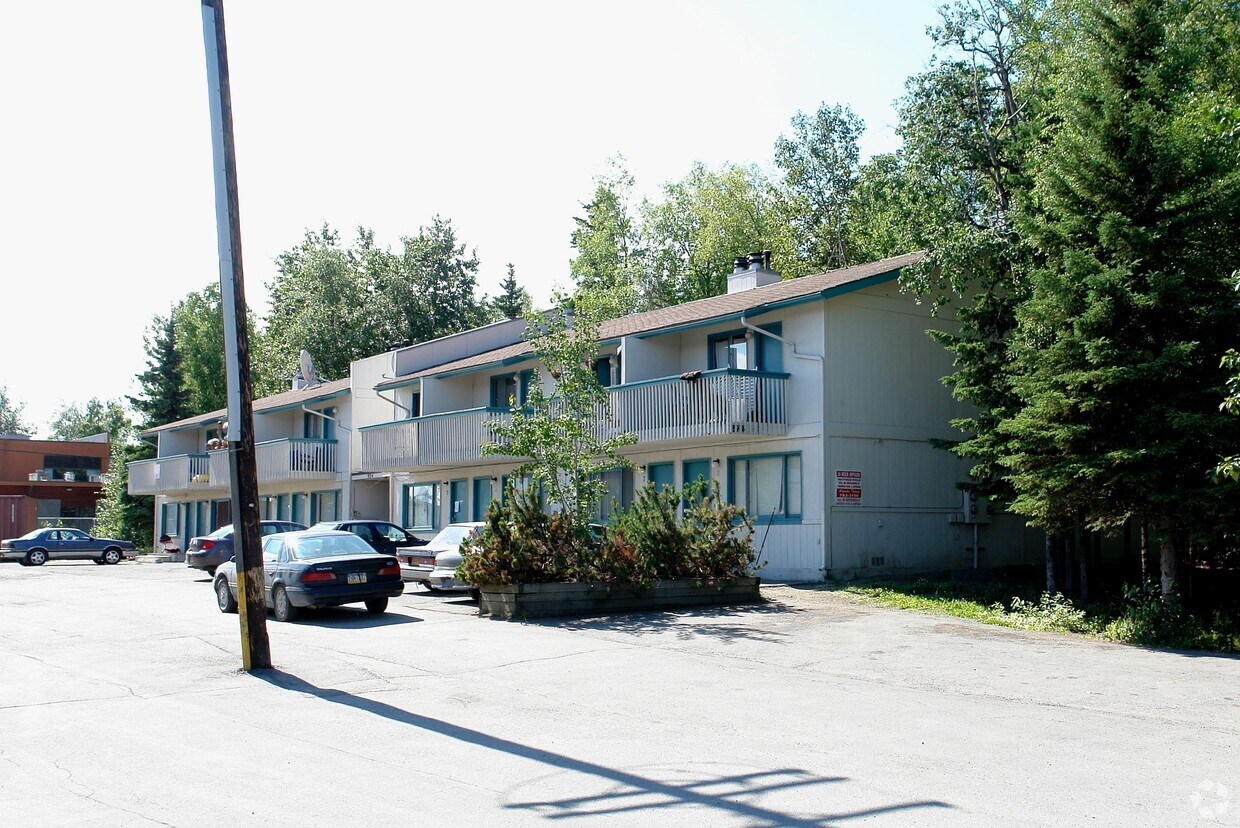 Building Photo - 924 E 79th Ave