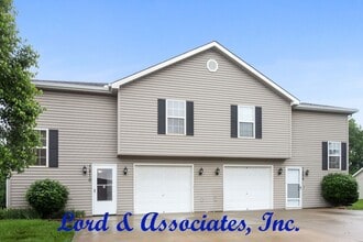 Building Photo - 1210 NW Willow Dr