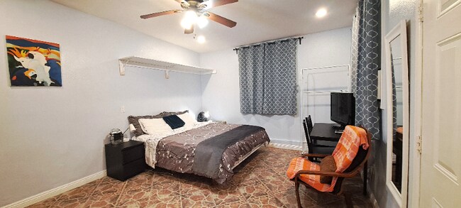 Foto del edificio - 1045 N Hazard Ave