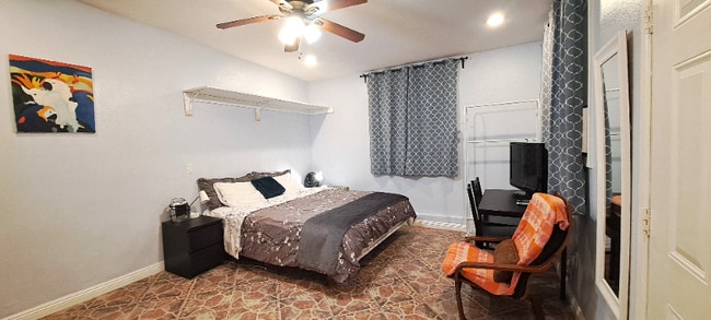 Building Photo - 1045 N Hazard Ave