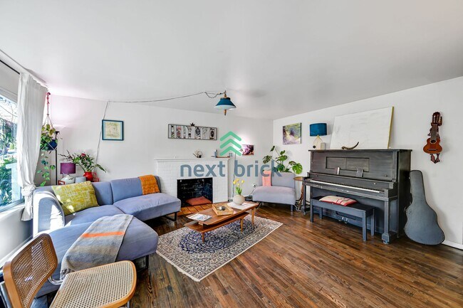 Building Photo - Updated 3 Bed, 1 Bath Rambler on Corner Lo...