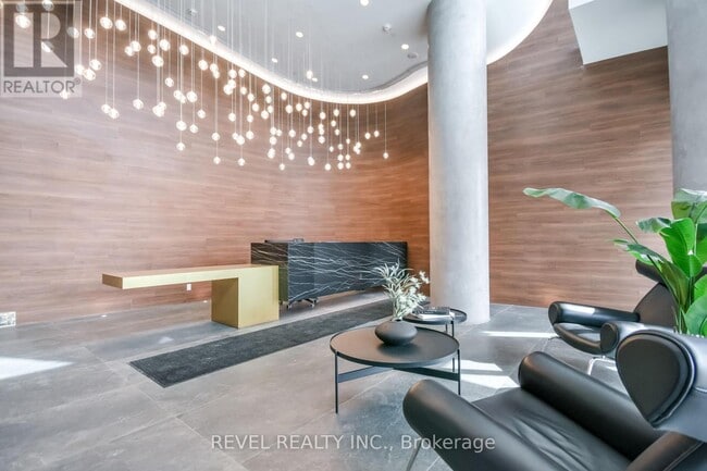 Building Photo - 39 Mary St