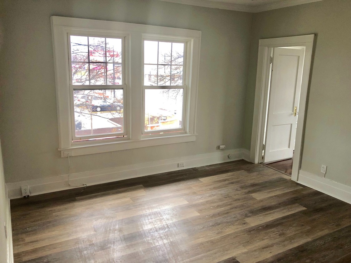 Primary Photo - 1708 East Ave