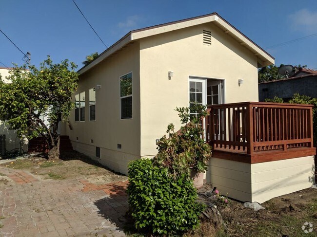 Building Photo - 607 N Formosa Ave