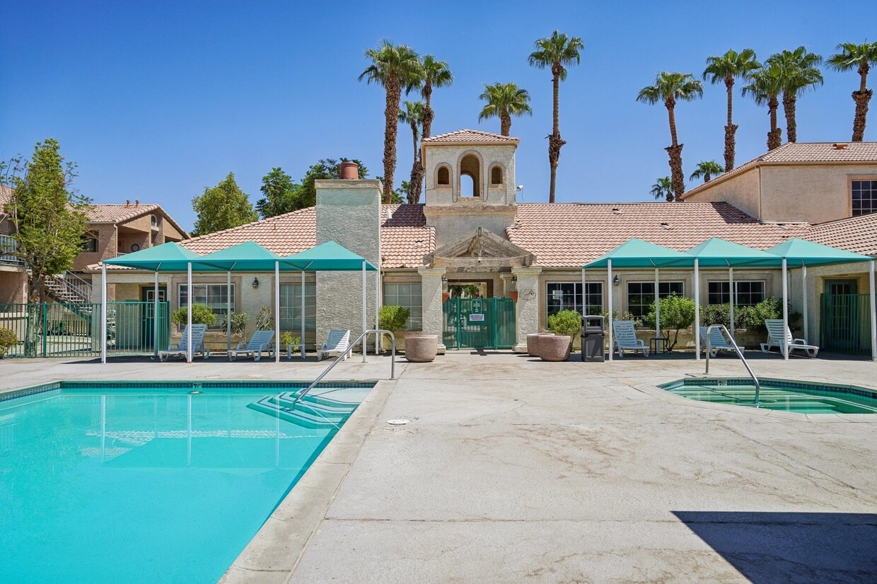 Primary Photo - Desert Oasis Apartments