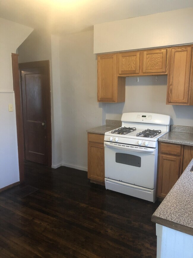 Building Photo - 268 E Jenkins Ave