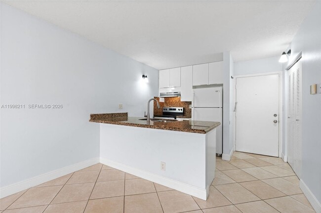 Building Photo - 2771 Riverside Dr