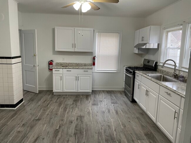 Foto del edificio - 512 E Frech Ave