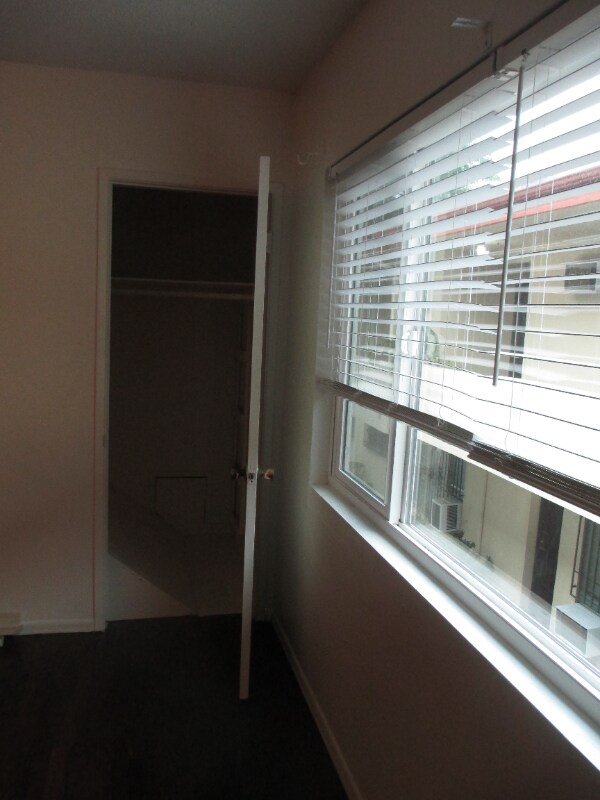 Building Photo - 1146 N Formosa Ave