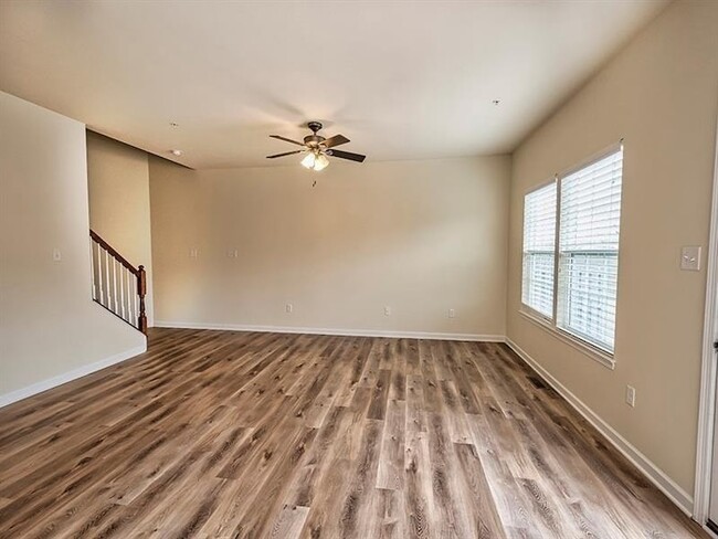 Building Photo - 261 Broadstone Dr