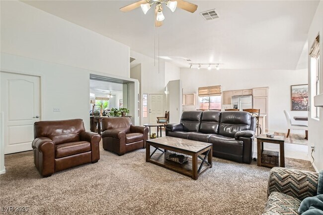 Foto del edificio - 7515 Splashing Rock Dr