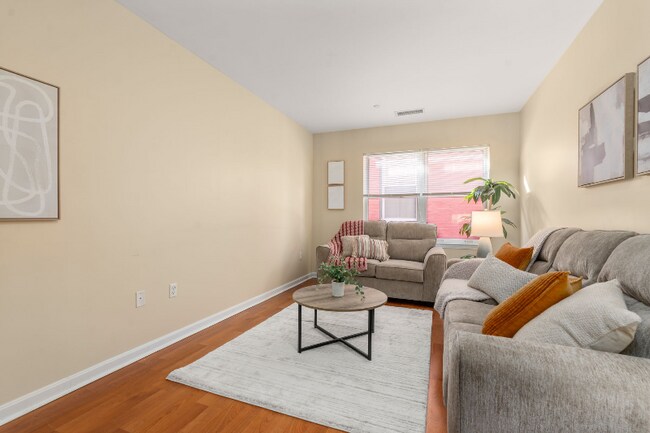 Foto del edificio - 327 Centre St