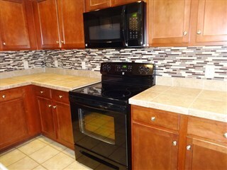 Foto del edificio - 406 Crystal Oaks Ln