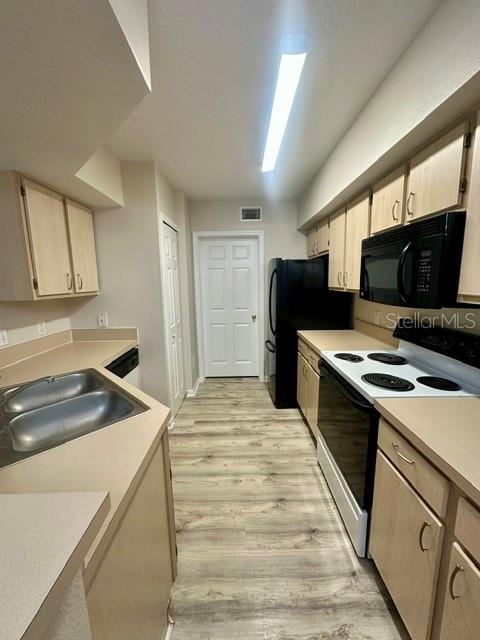 Foto del edificio - 725 Crest Pines Dr