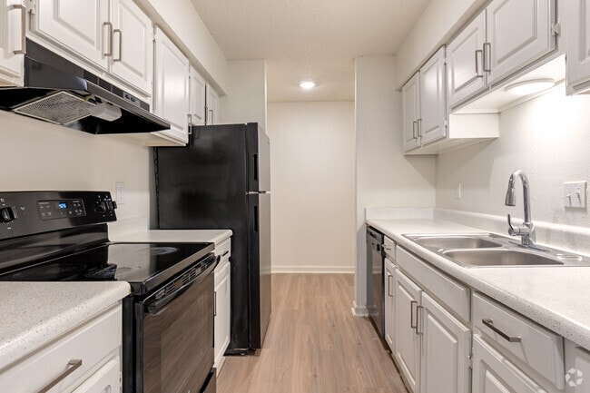 3BR, 2BA - 1250SF - Kitchen - La Silva