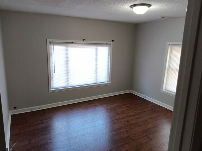 Foto del edificio - 1565 Hensley Rd E