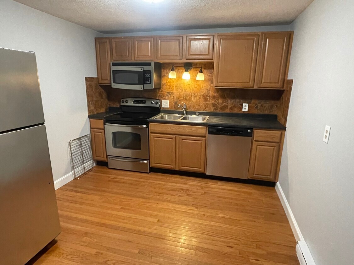 173 Main St Unit 8, North Andover, MA 01845 Apartments in North Andover, MA