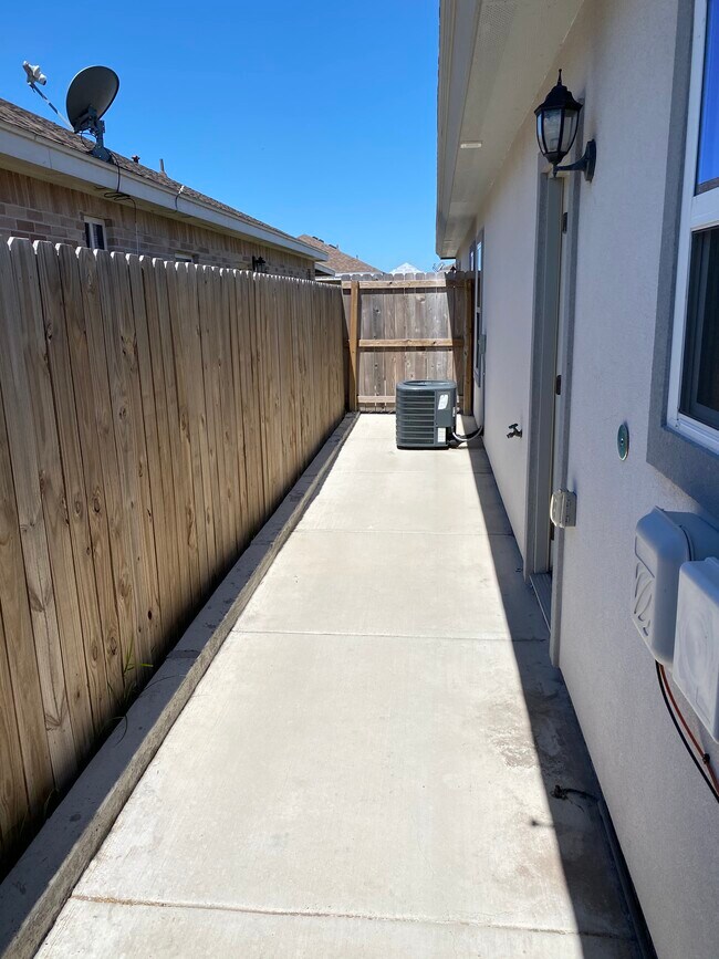 Foto del edificio - 513 Teague Avenue