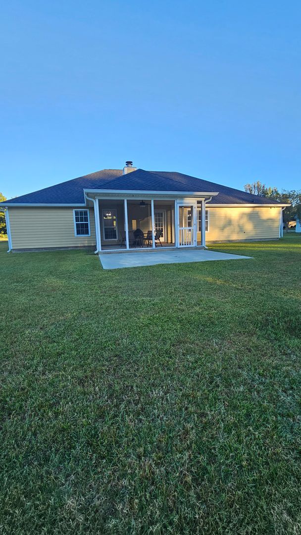 Foto del edificio - Country living but conveniently located in Kingsgate S/D in North Lowndes County near Moody AFB.