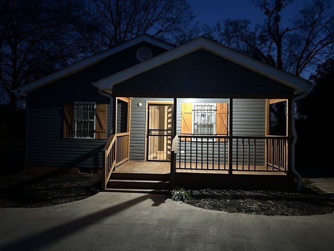 Building Photo - Very Nice Two Bedroom Two Bath Coming SOON!