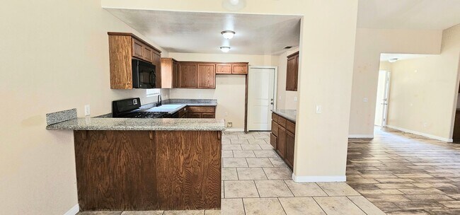 Building Photo - Spacious Single-Story Home with Central AC/Heat and Huge Backyard