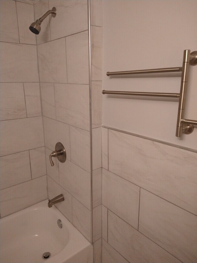 Baño principal - 1600 Church Rd