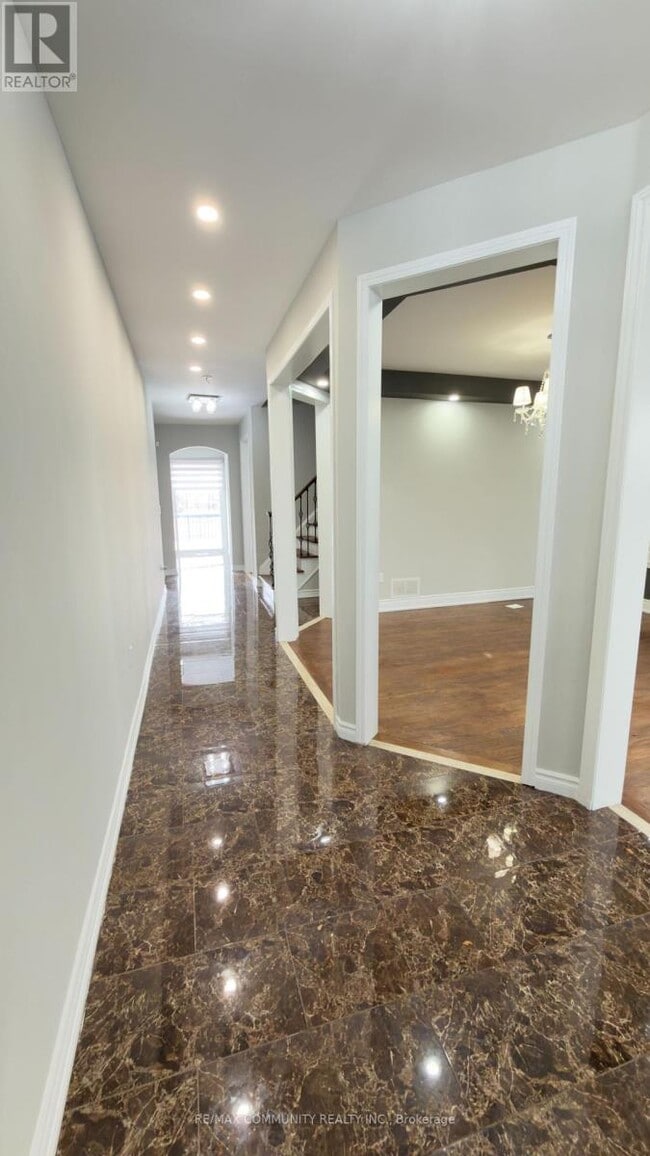 Building Photo - 21 Hoptree Ave