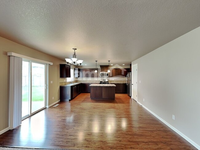 Building Photo - 468 Tulip Ave