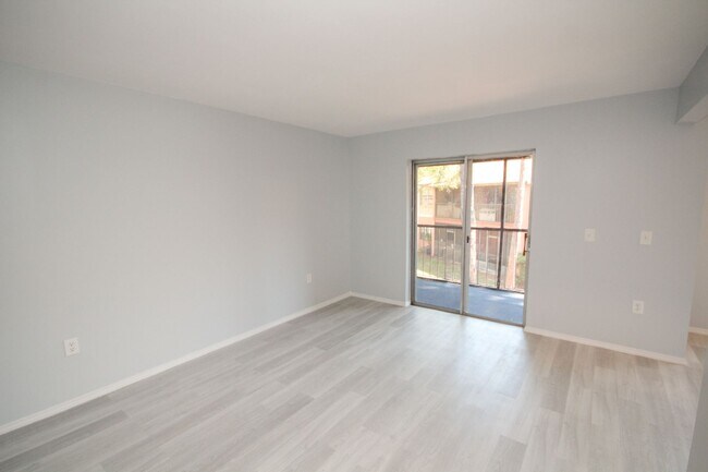 Building Photo - Available March 15th. STUNNING 2 Bedroom, ...