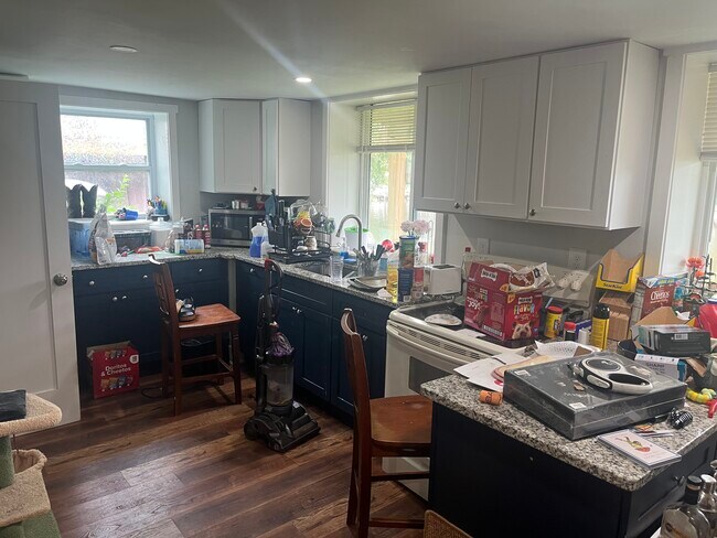 ¡Imagínate la cocina limpia! - 163 River Rd