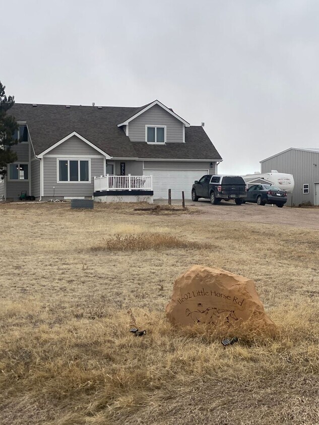Primary Photo - Country Style Haven in Rural Cheyenne: You...