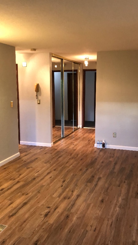 Building Photo - 555 N 105th St