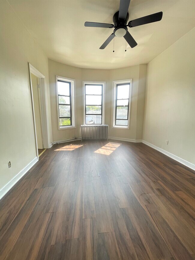 Foto del edificio - 252 Fulton Ave
