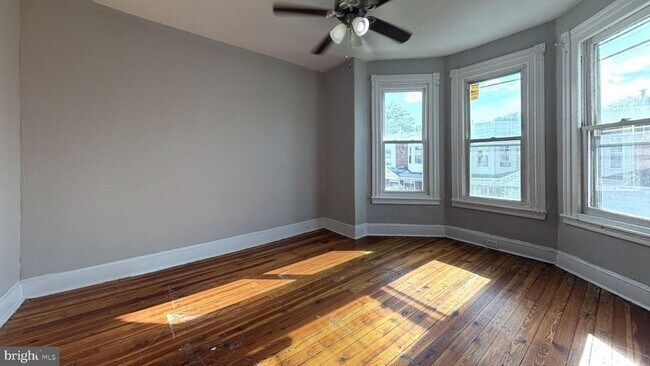 Foto del edificio - 1249 N Alden St