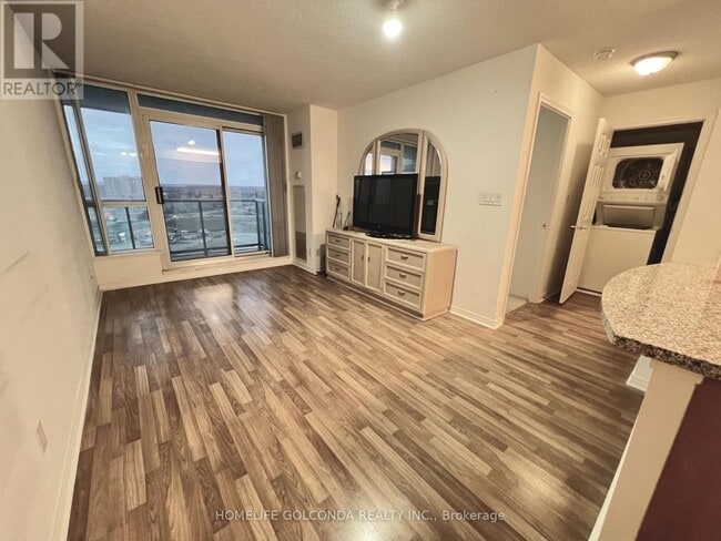 Building Photo - 4850 Glen Erin Dr