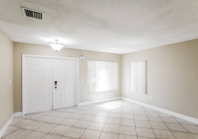 Foto del edificio - 7215 SW 16th St