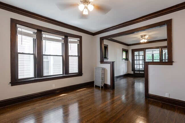 Foto del edificio - 3823 N Drake Ave