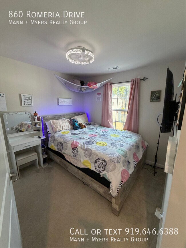 Foto del edificio - 860 Romeria Dr