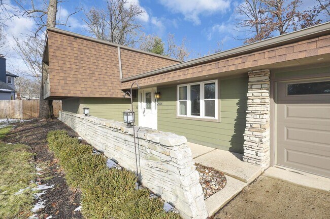 Foto del edificio - 2844 Wildwood Rd