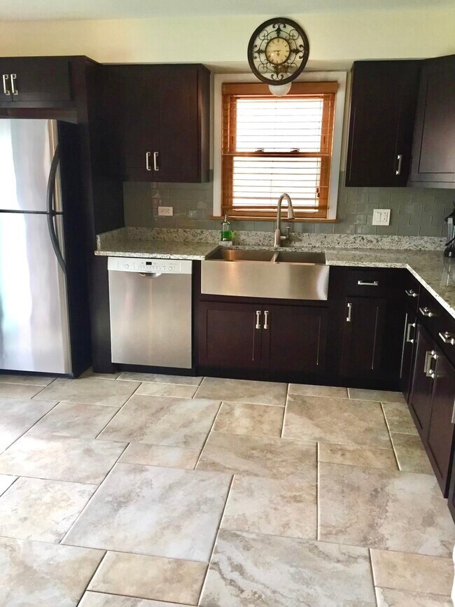 Foto del edificio - 8629 W Summerdale Ave
