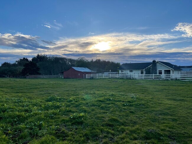 Building Photo - 990 Meyers Rd