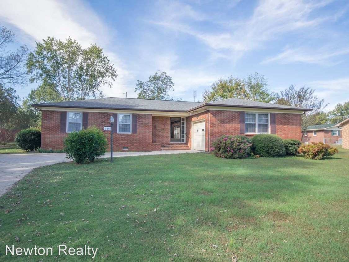 Primary Photo - 3 br, 1.5 bath House - 314 Christopher Drive
