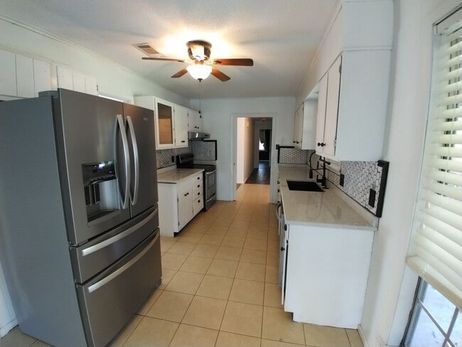 Building Photo - 705 Haynes Dr