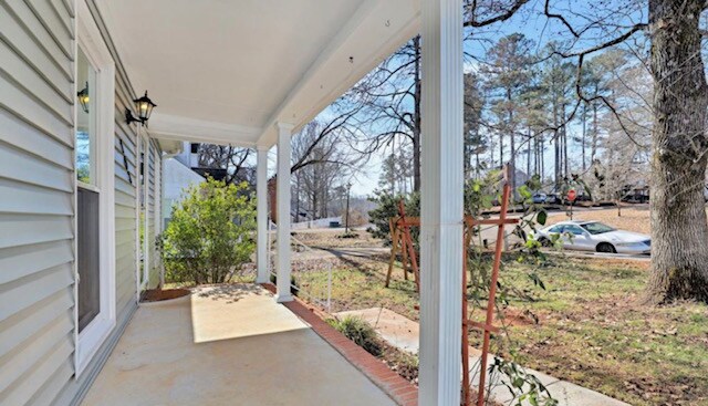 Building Photo - 103 Pilgrim Cir