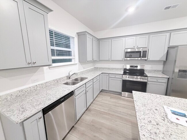 Building Photo - 532 Red Dragon Dr