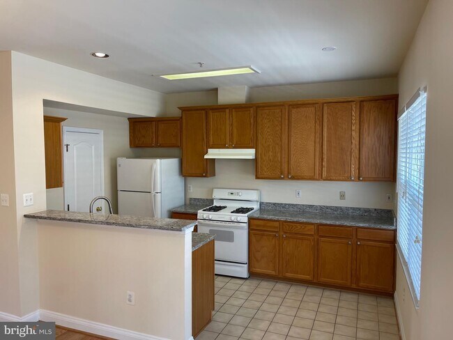 Building Photo - 110 Pasture Side Way