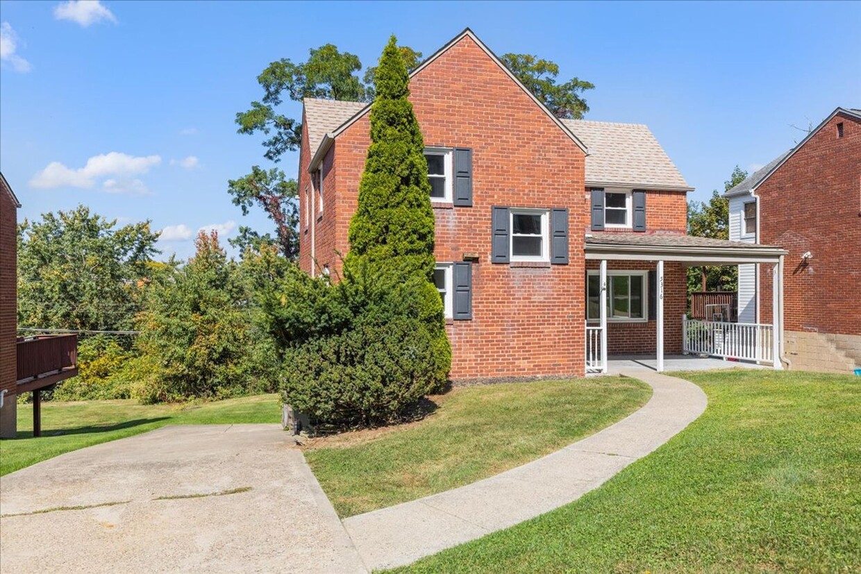 Primary Photo - 3 Bedroom, 1 Bathroom - Newly Renovated in...