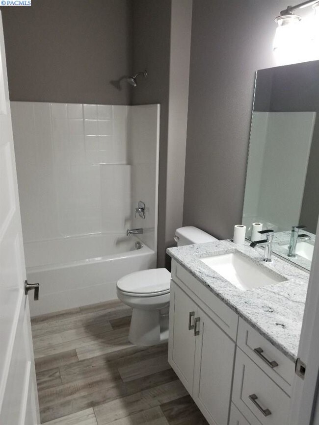 Foto del edificio - New Townhouse in West Richland